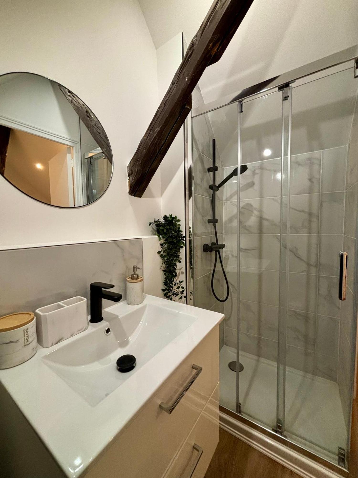 Apartamento Le Petit Jardin, Proche Gare, Hyper Centre Cambrai Exterior foto
